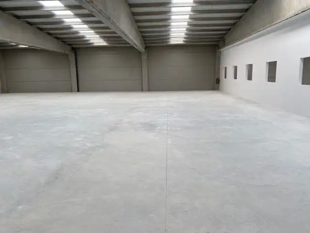 Fabrikhallen zur Miete in Montblanc