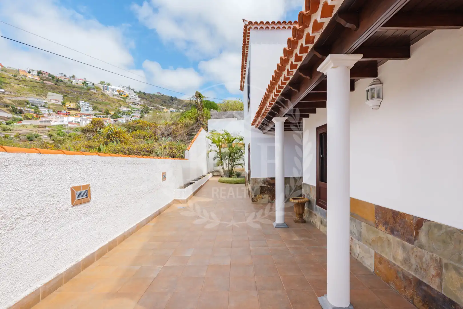 Vista exterior de Casa o xalet en venda en Tacoronte amb Jardí privat, Terrassa i Piscina