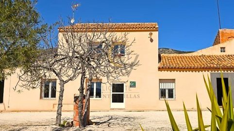 Encantadora Casa de Piedra con vistas despejadas y entorno natural.