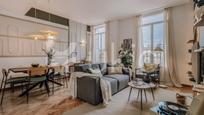 Sala d'estar de Apartament de lloguer en  Madrid Capital amb Aire condicionat, Calefacció i Moblat