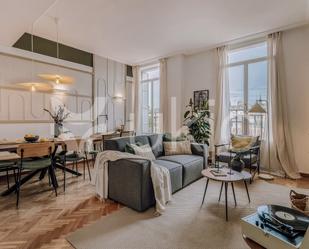 Sala d'estar de Apartament de lloguer en  Madrid Capital amb Aire condicionat, Calefacció i Moblat