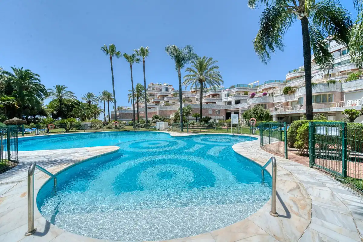 Piscina de Apartament en venda en Marbella amb Aire condicionat, Terrassa i Traster