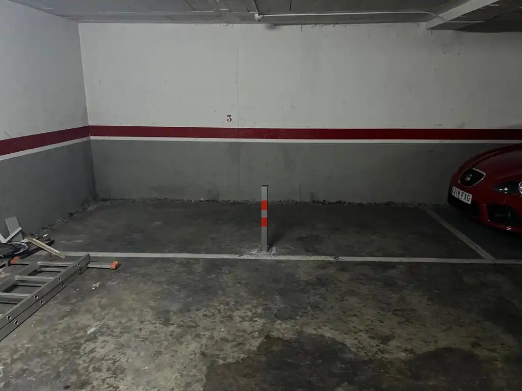 Parking with lift for sale in Carrer de Castella, imagen 4