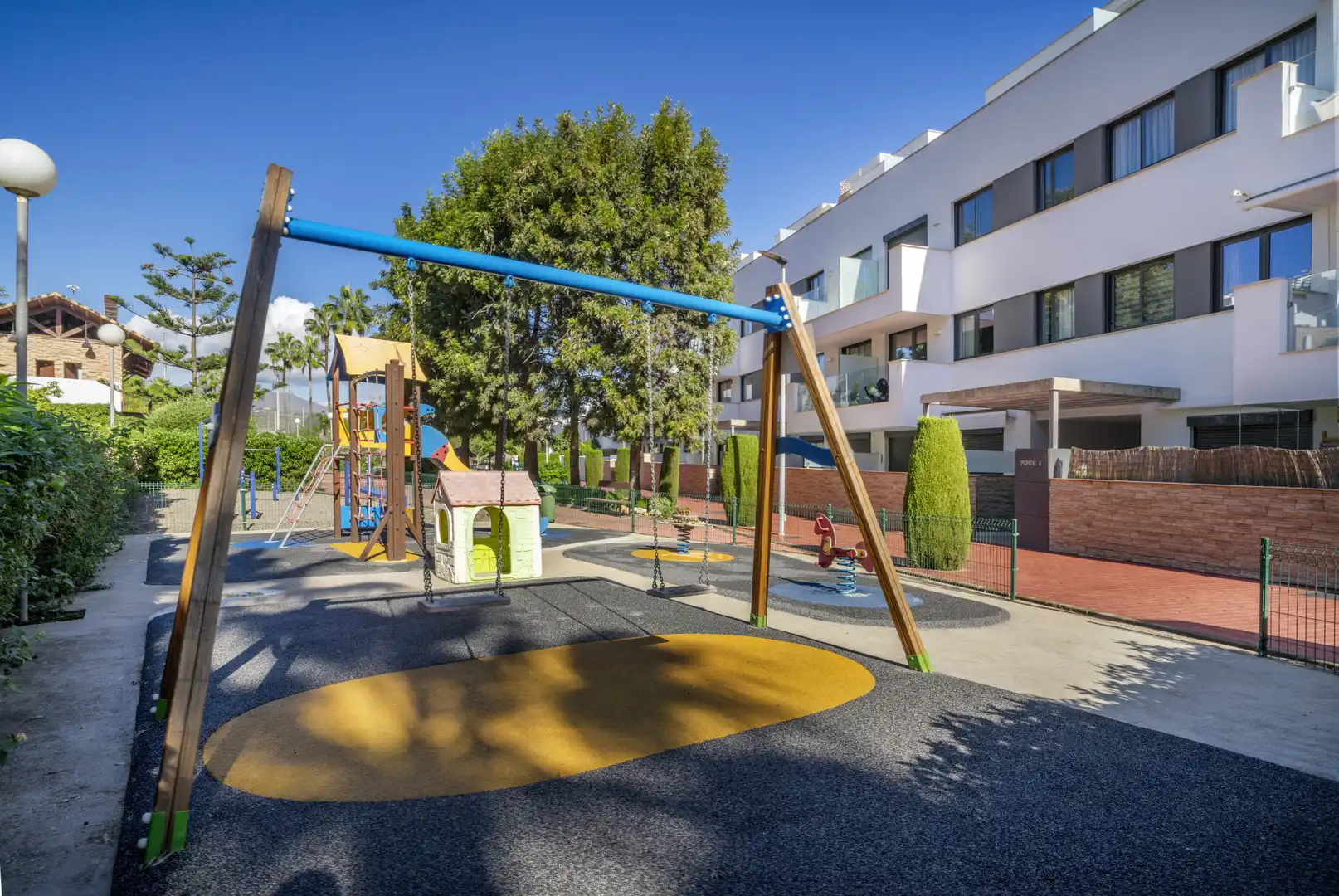 Außenansicht von Wohnungen zum Verkauf in Mijas mit Klimaanlage, Terrasse und Abstellraum