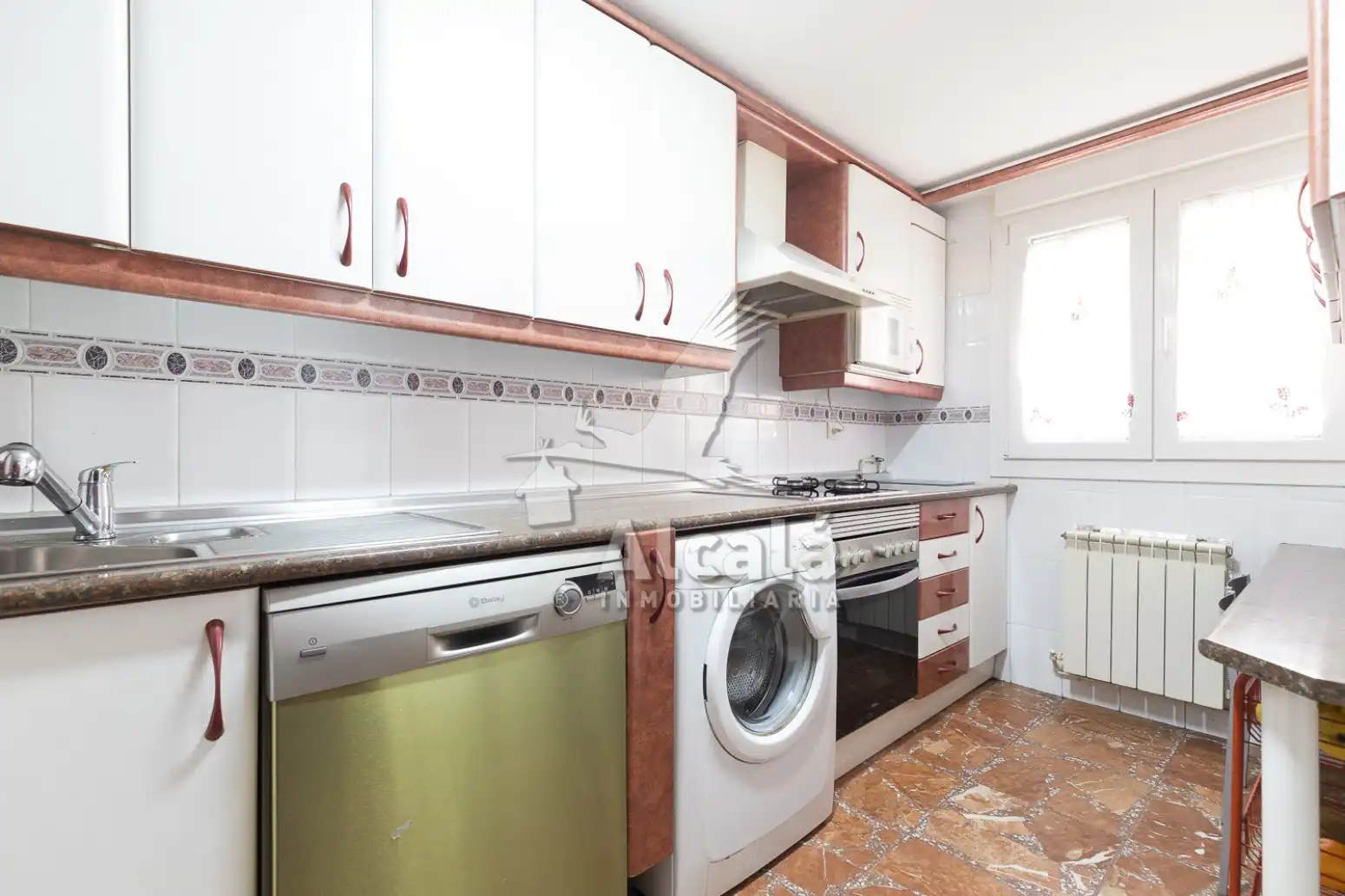 Küche von Einfamilien-Reihenhaus zum Verkauf in Alcalá de Henares mit Heizung, Parkett und Schwimmbad