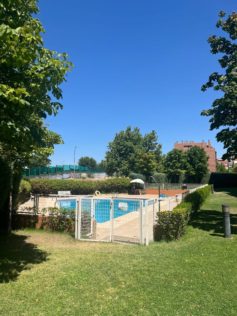 Piscina de Dúplex de lloguer en  Madrid Capital amb Aire condicionat, Calefacció i Parquet