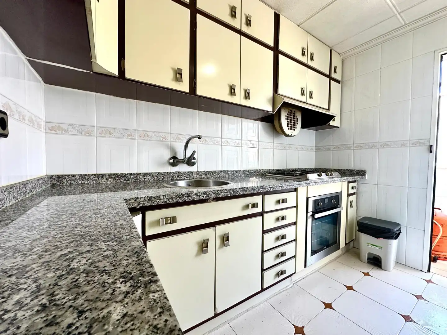 Cocina de Apartamento en venta en Alicante / Alacant con Aire acondicionado, Calefacción y Terraza