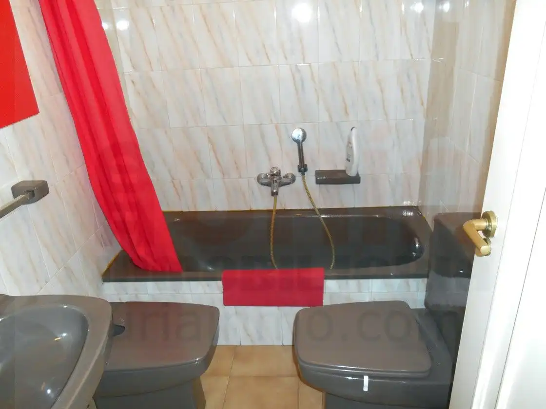 Bathroom of Apartments for rent in Oviedo   with Heating, Terrace and Washing machine