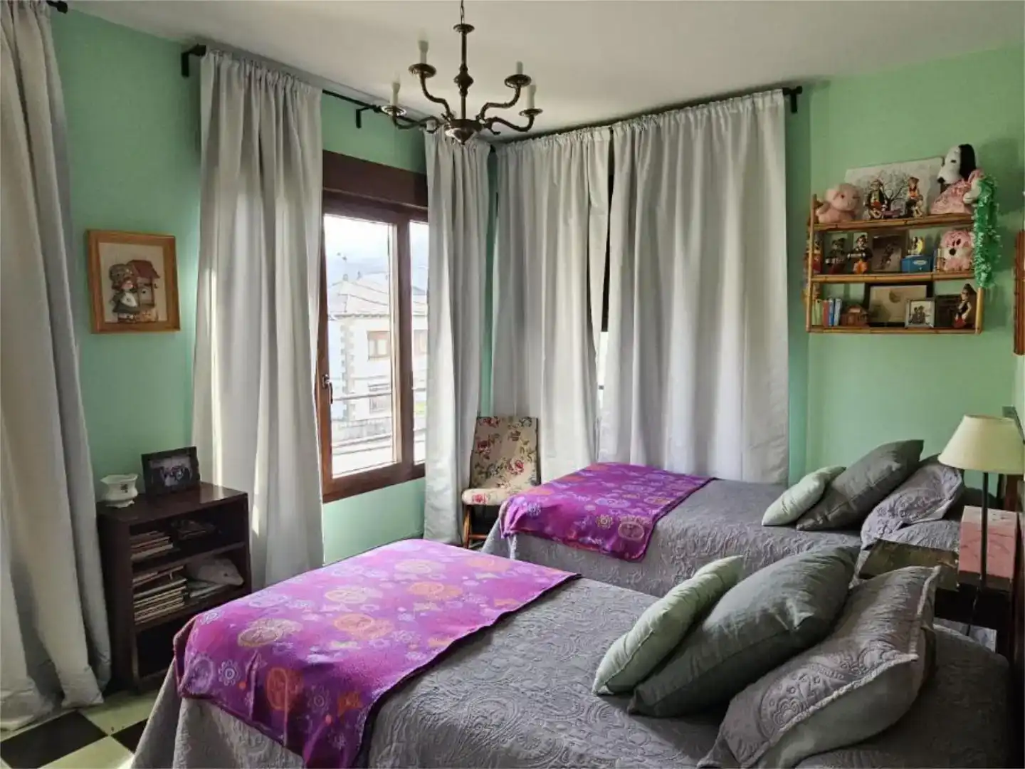 Dormitori de Casa o xalet en venda en Viveiro amb Jardí privat, Parquet i Moblat
