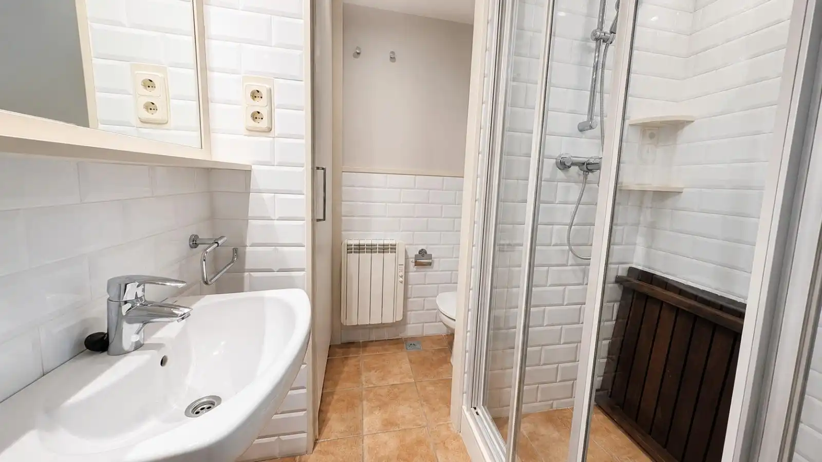 Bathroom of Apartments for rent in Tossa de Mar  with Air Conditioner, Heating and Parquet flooring