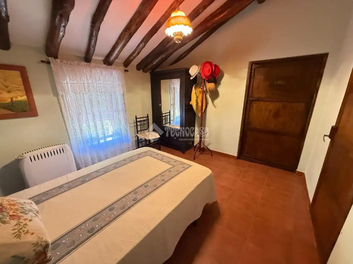 Habitación de Casa adosada en venta en Lucillos con Aire acondicionado y Calefacción