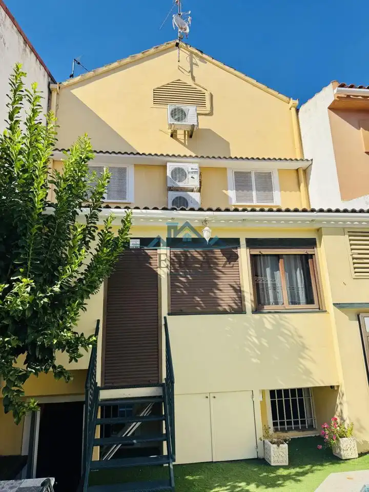 Casa amb piscina en venda a Calle Bruselas, imagen 7