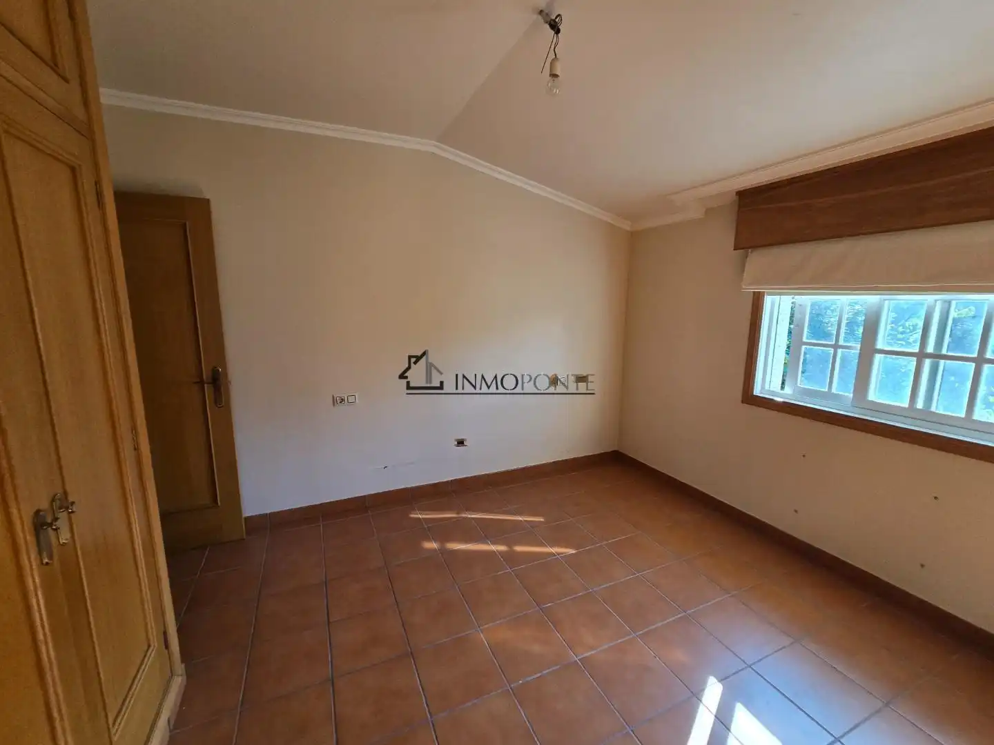 Dormitori de Casa o xalet en venda en Pontevedra Capital  amb Calefacció, Jardí privat i Terrassa