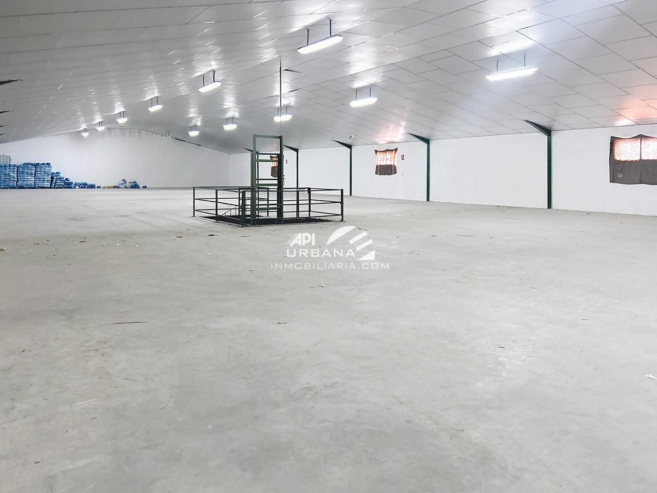Industrial buildings to rent in Lucena