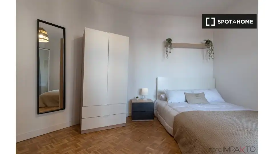 Room in Almenara -Ventilla