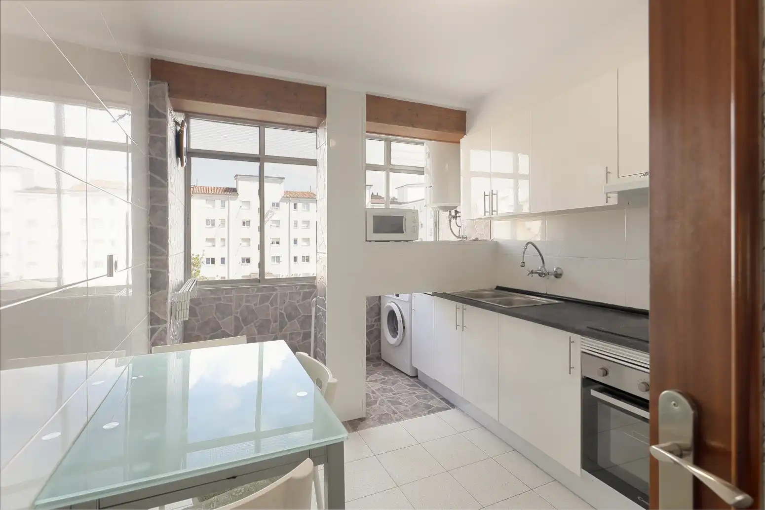 Küche von Wohnung zum Verkauf in Gijón  mit Heizung und Abstellraum