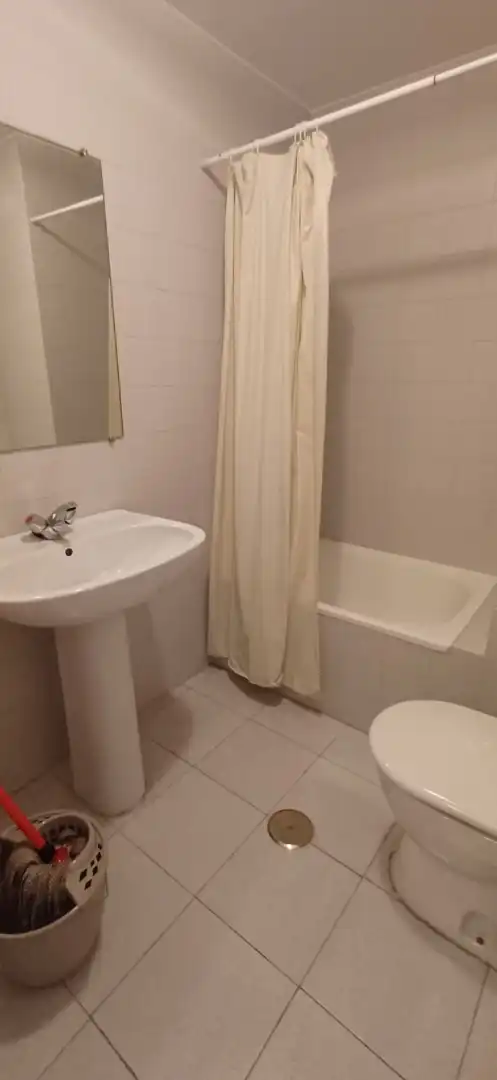 Bathroom of Flat for rent in Santiago de Compostela   with Heating, Storage room and Furnished
