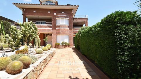 Casa unifamiliar con vistas a mar y piscina privada en Premià de Dalt