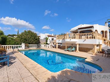 Villa mit Pool zum Verkauf in Puerto