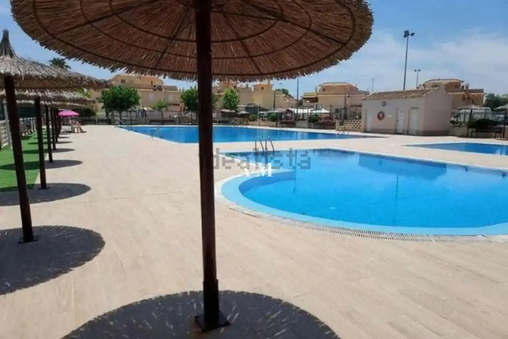 Schwimmbecken von Einfamilien-Reihenhaus zur Miete in Santa Pola mit Klimaanlage, Heizung und Privatgarten