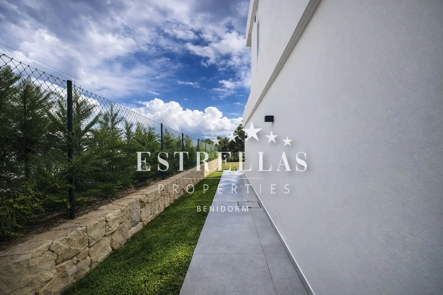 Chalet con piscina en venta en Golf Bahía, imagen 5