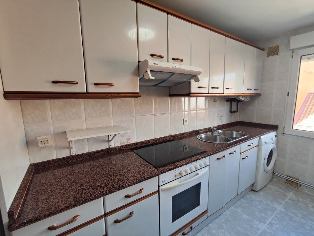 Cocina de Piso de alquiler en Gijón  con Calefacción, Amueblado y Horno