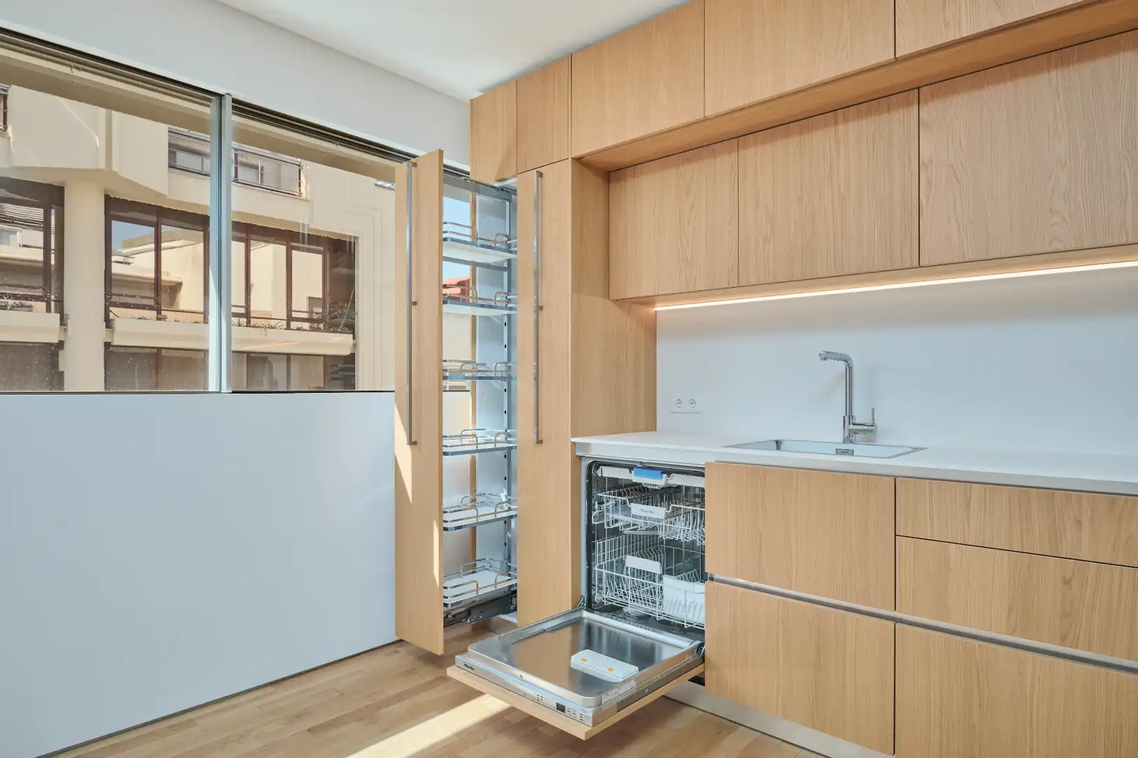 Flat for rent in Calle de Javier Ferrero, 13, Ciudad Jardín