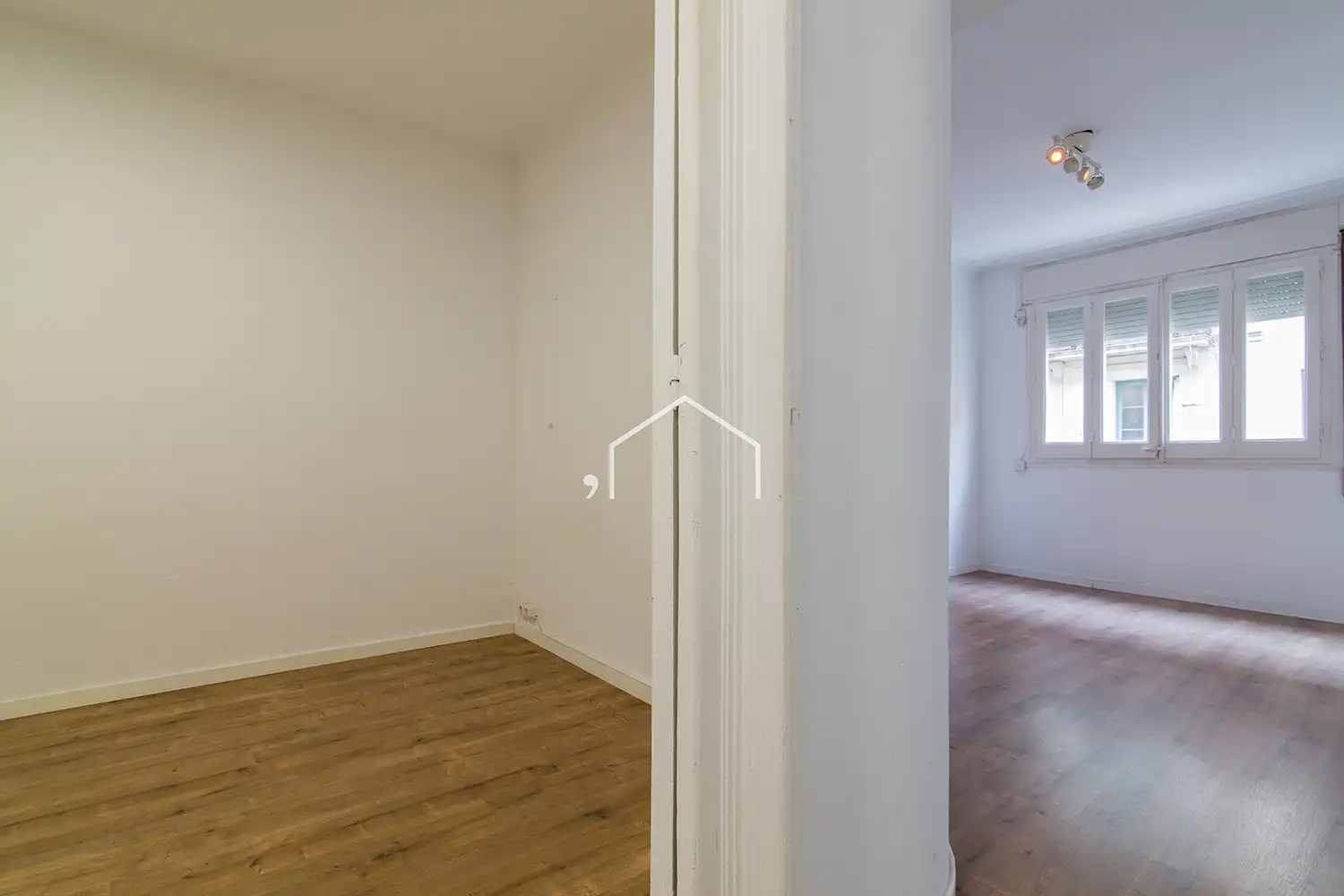 Schlafzimmer von Wohnung zum Verkauf in Barcelona mit Heizung, Parkett und Ofen