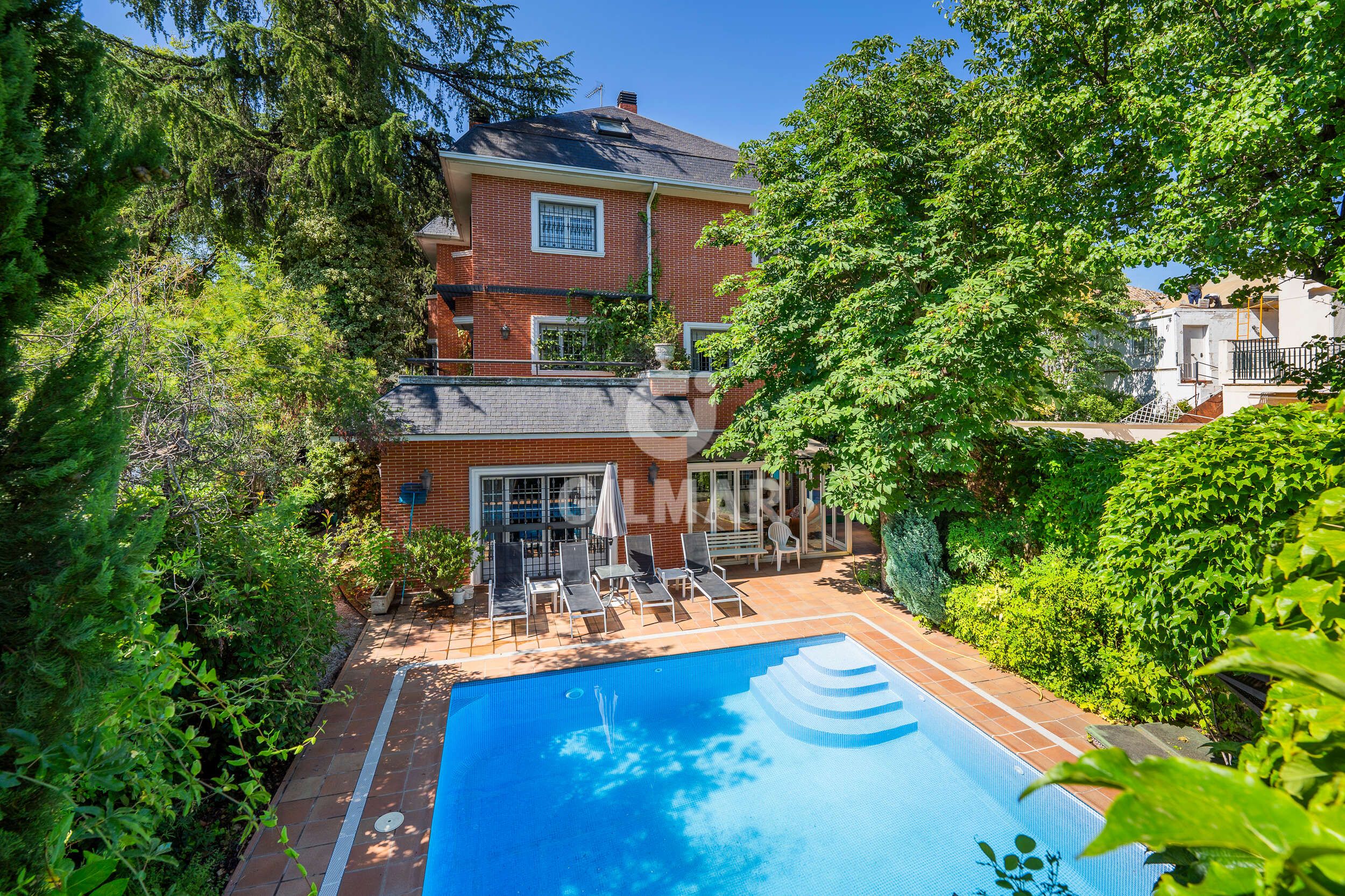 Piscina de Casa o xalet en venda en  Madrid Capital amb Calefacció, Jardí privat i Piscina