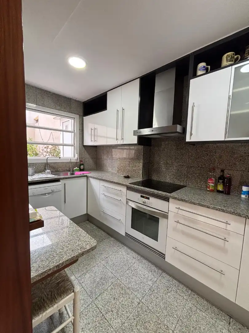 Cocina de Casa o chalet en venta en L'Hospitalet de Llobregat con Jardín privado