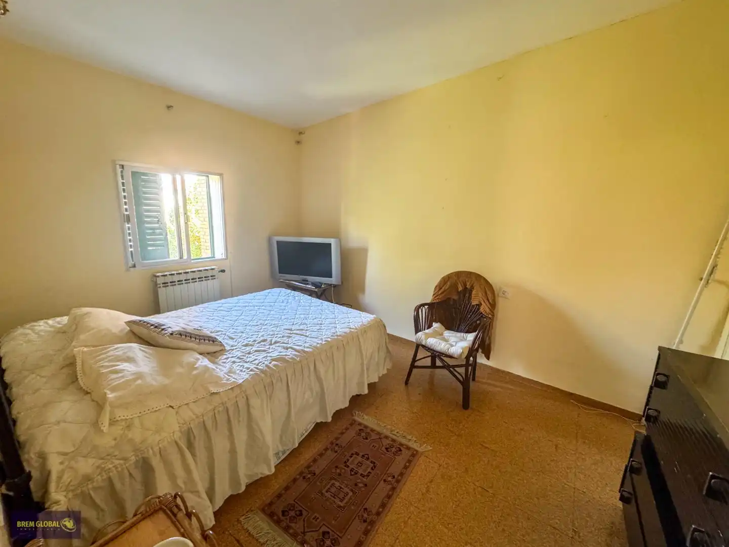 Dormitori de Casa adosada en venda en Buitrago del Lozoya amb Jardí privat, Traster i Moblat