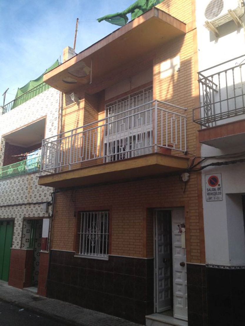 Exterior view of House or chalet for sale in  Sevilla Capital
