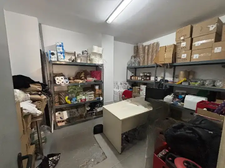 Local en traspaso en Madrid con Aire acondicionado, Internet y Alarma