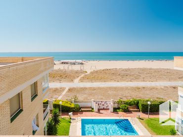 Pis amb piscina en venda a Carrer Carme