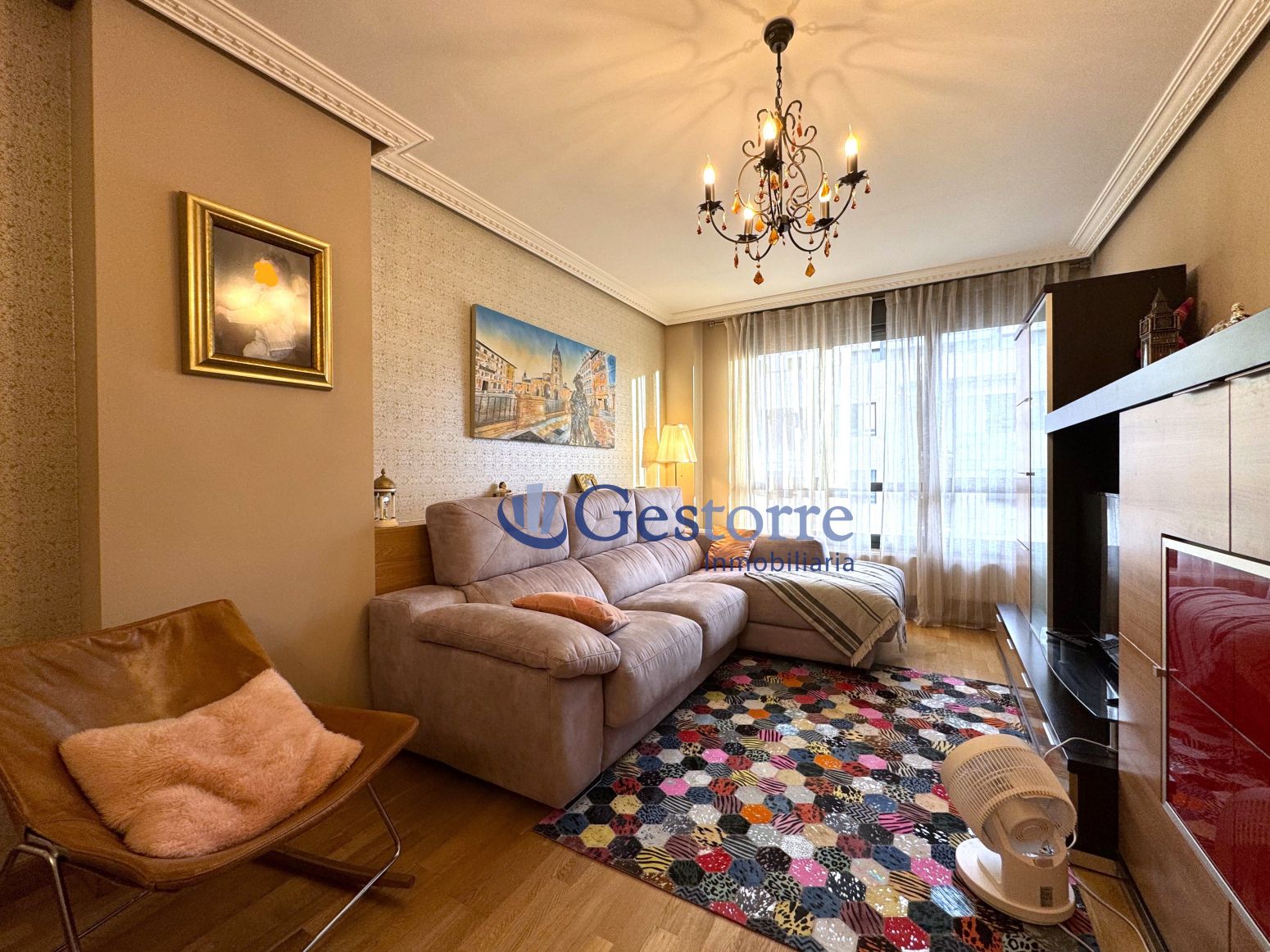 Sala de estar de Piso en venta en Oviedo  con Calefacción, Parquet y Terraza