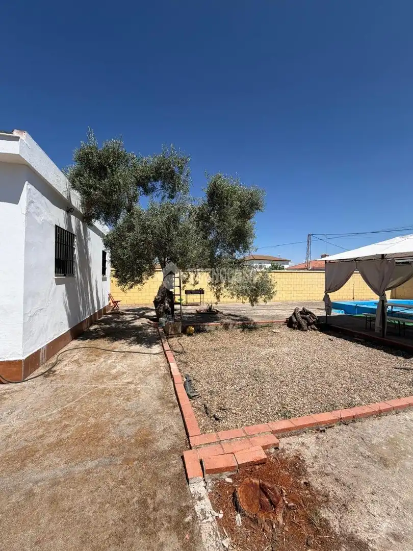 Country homes for sale in Utrera  with Air Conditioner, Heating and Swimming Pool
