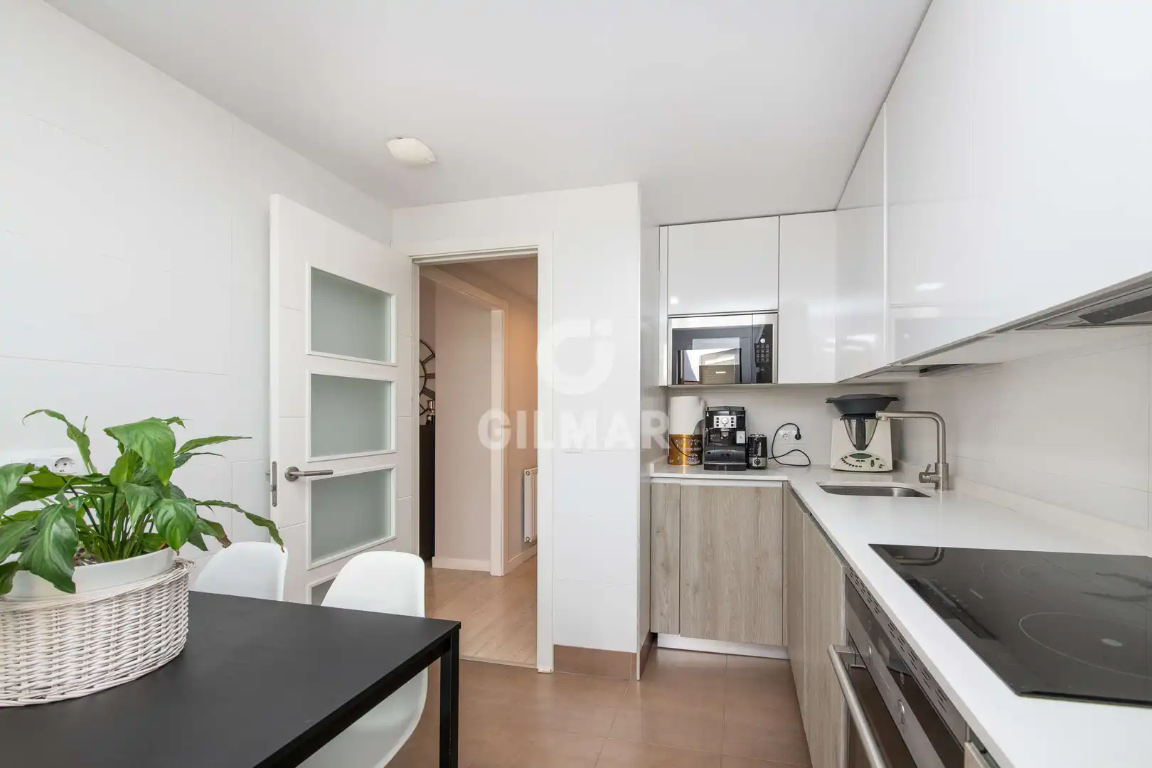 Kitchen of Flat for sale in Madrid  with Heating, Private garden and Storage room