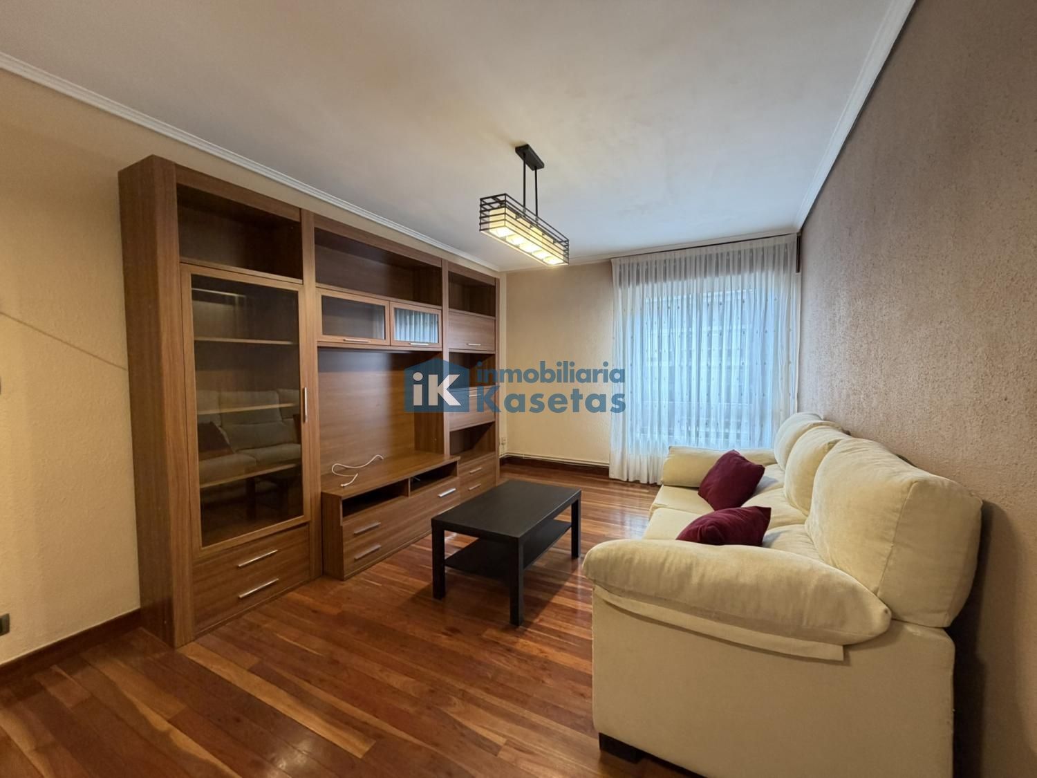 Sala d'estar de Pis en venda en Basauri  amb Calefacció i Terrassa