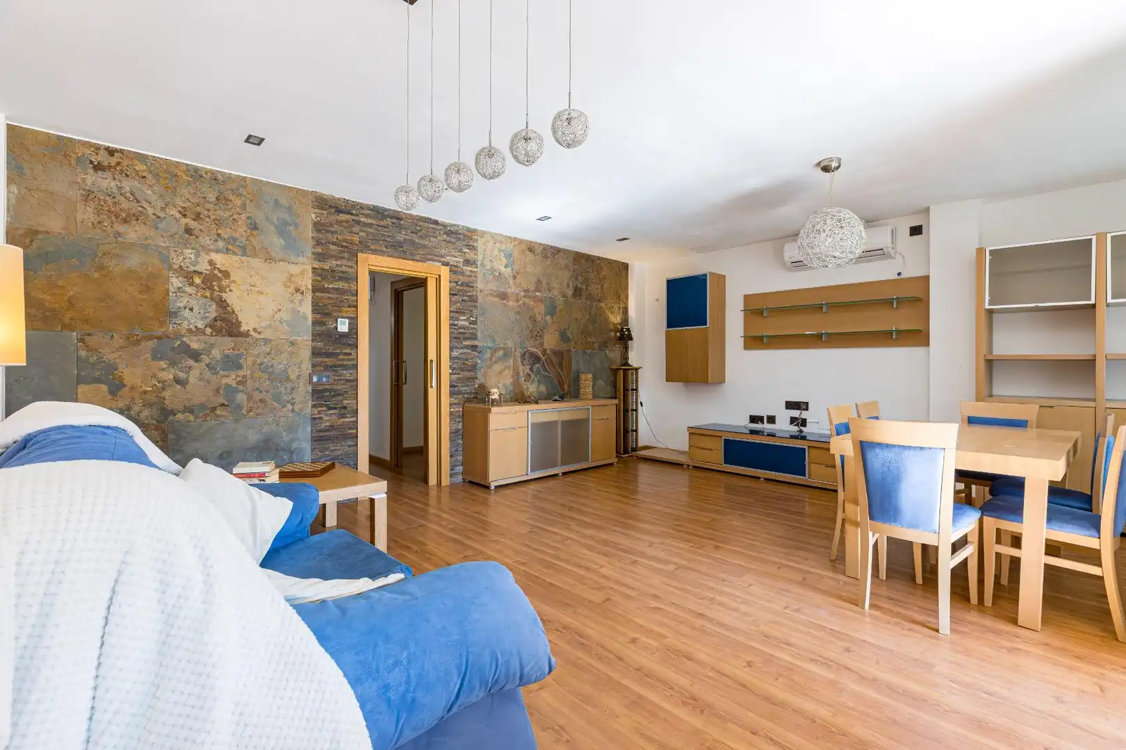Sala d'estar de Casa adosada en venda en Murcia amb Aire condicionat, Jardí privat i Terrassa