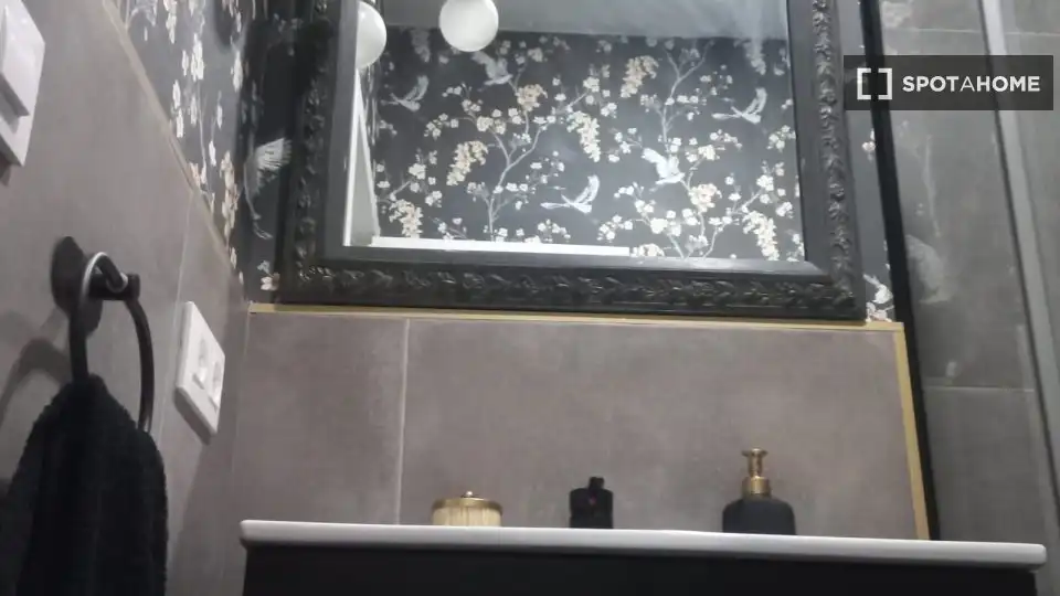 Bathroom of Study for share in Sevilla  with Air Conditioner, Heating and Terrace