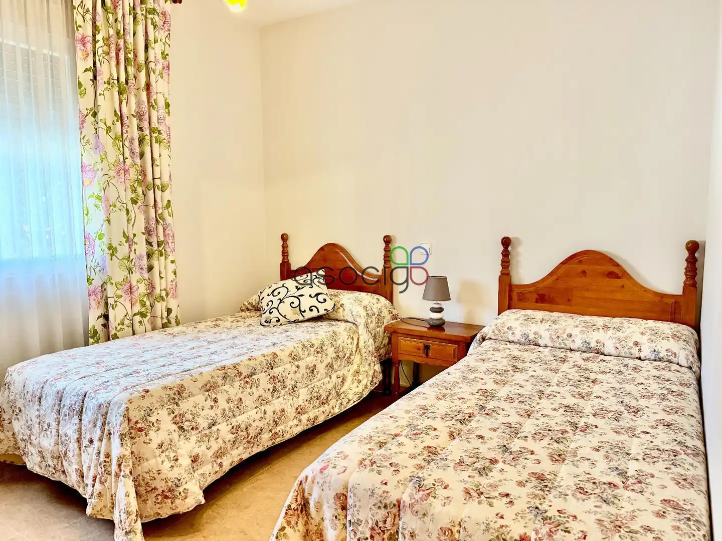 Habitación de Casa adosada en venta en Cabanillas del Campo con Aire acondicionado, Calefacción y Jardín privado
