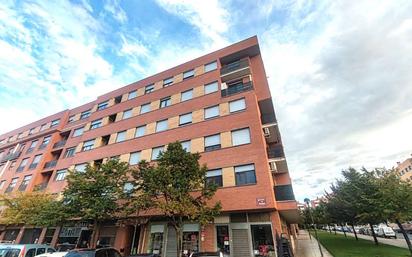 Vista exterior de Pis en venda en  Logroño amb Aire condicionat, Terrassa i Piscina