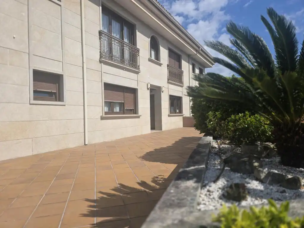 Vista exterior de Apartament en venda en Boiro amb Calefacció, Parquet i Traster