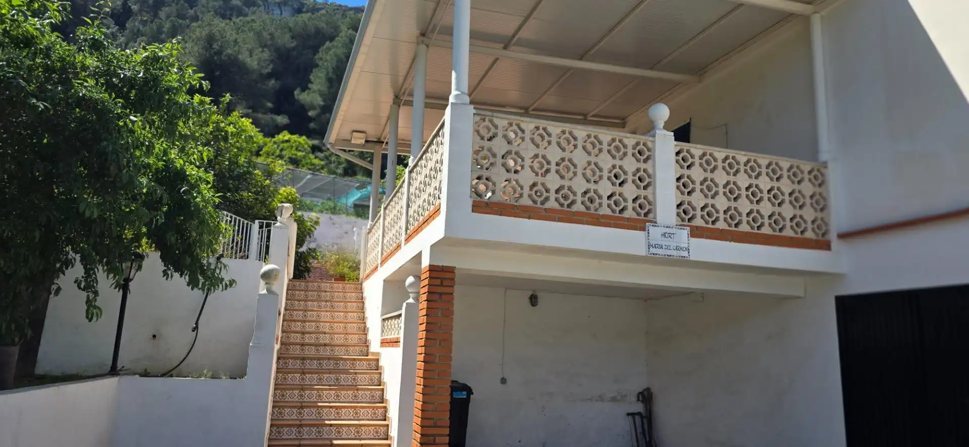 Vista exterior de Casa o xalet en venda en Alzira amb Aire condicionat, Jardí privat i Traster