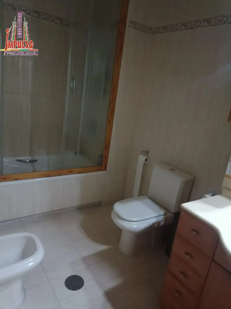 Baño de Piso en venta en Albacete con Calefacción, Trastero y Balcón