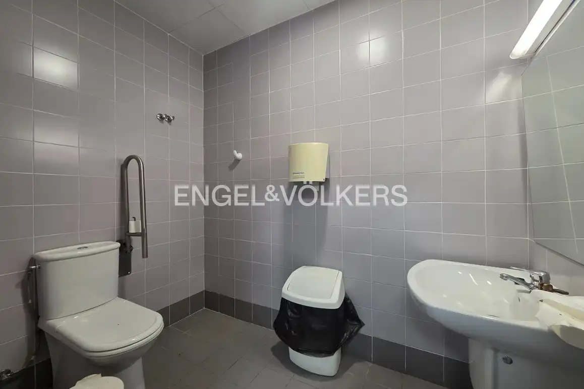 Bathroom of Commercial properties for rent in Benidorm  with Air Conditioner