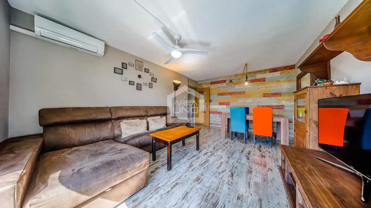 Living room of Flat for sale in Alcorcón  with Air Conditioner, Heating and Storage room