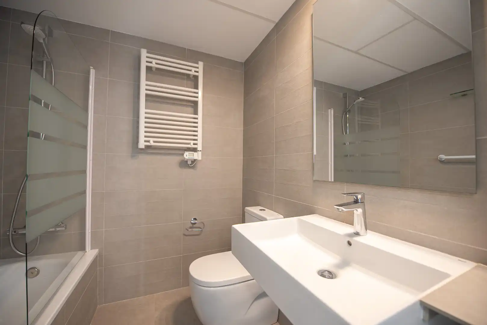 Bathroom of Flat for sale in Castell d'Aro, Platja d'Aro i s'Agaró  with Air Conditioner, Heating and Terrace