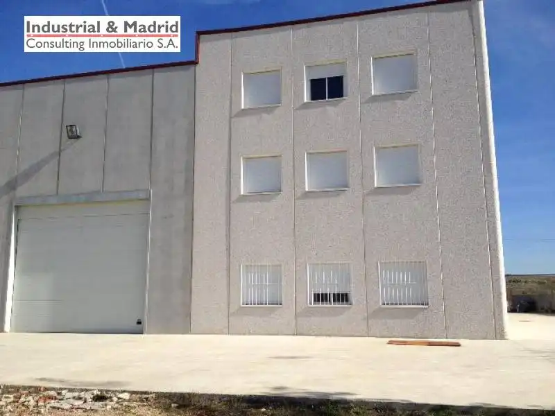 Nave industrielle à vendre à Loeches