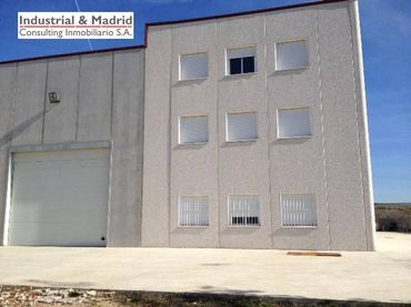 Nave industrial en venta en Loeches